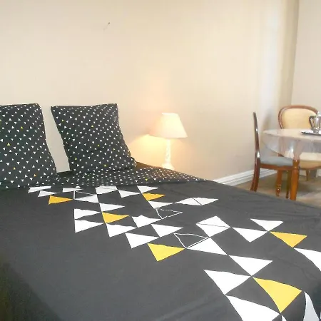Hotel Maison De 3 Avec Jardin Clos Et Wifi A Airvault